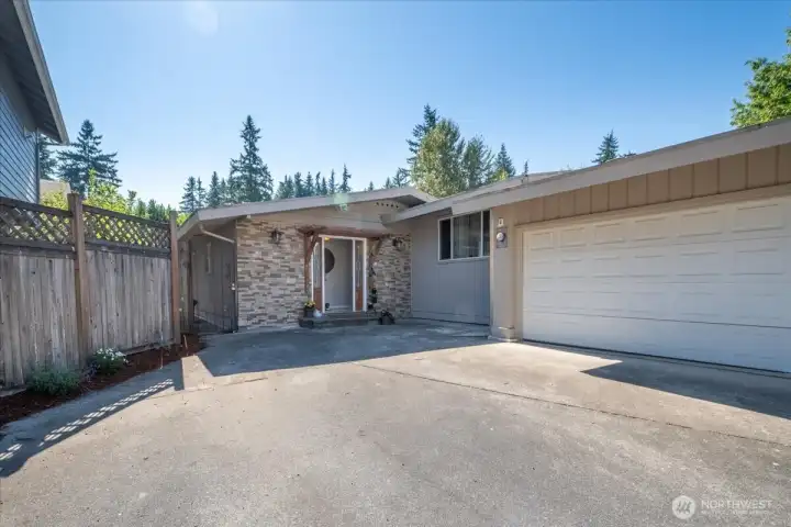 Driveway can hold upto 4 cars