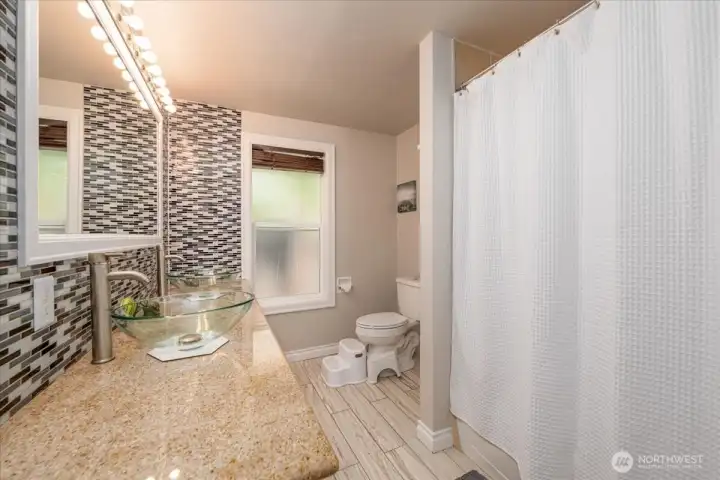 Main double sink bathroom wiht full tub/shower.  Lots of room to move around.