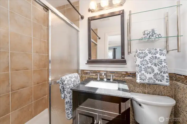 Master ensuite.