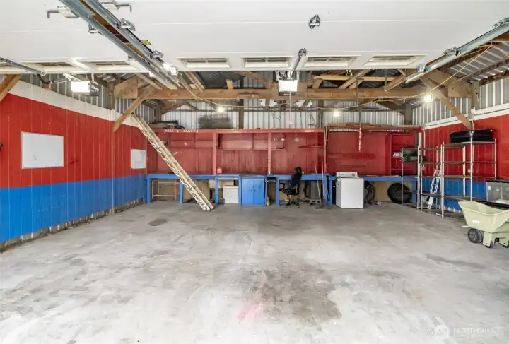 1,088 sq ft Detached Shop