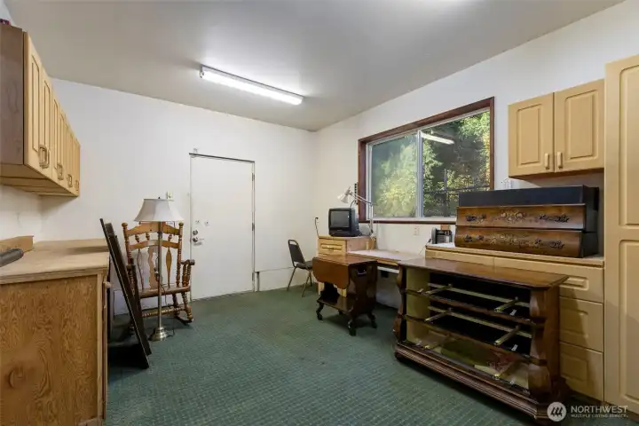 Large office flex space adjacent to garage