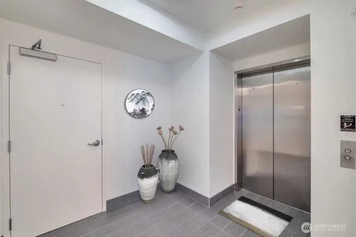 Virtual staging- private Vestibule