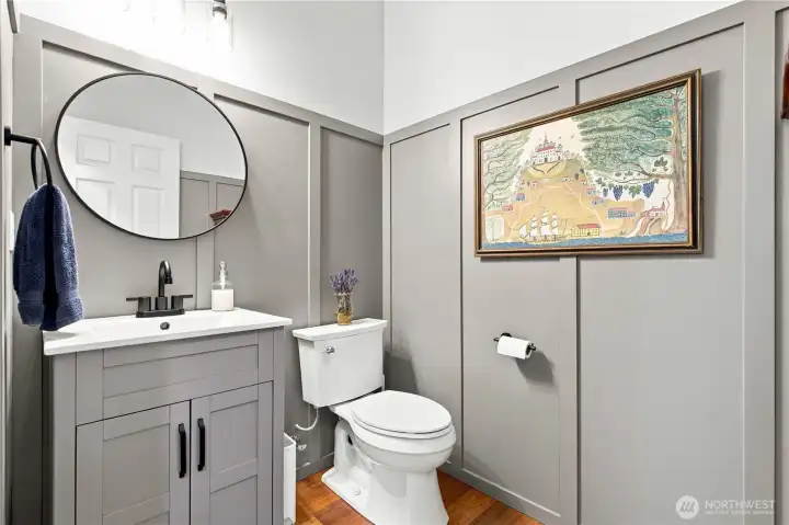 Main level 1/2 bath Main level 1/2 bath