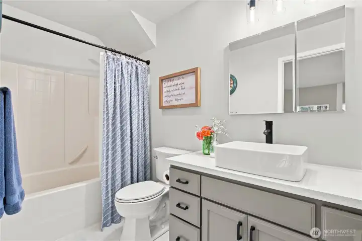 Upper level full bath Upper level full bath