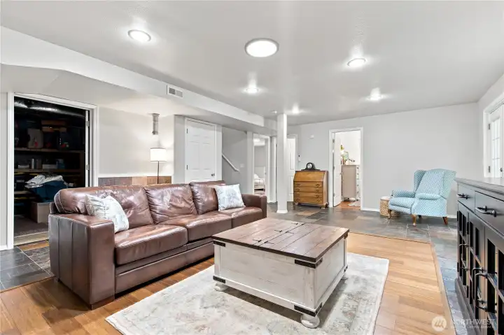 Lower level with access to guest rooms, bath, storage and back yard Lower level with access to guest rooms, bath, storage and back yard