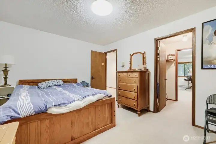 Lower level bedroom. Comfortable accommodations for family, guests, or extended stays. Lower level bedroom. Comfortable accommodations for family, guests, or extended stays.