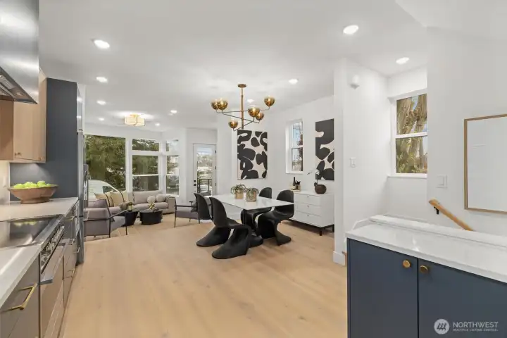 *PHOTOS OF SIMILAR MODEL*