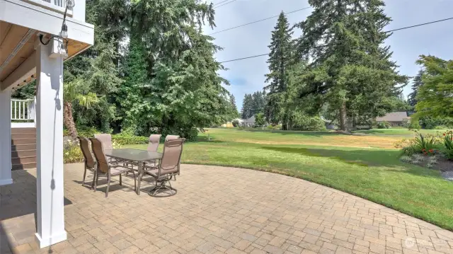 This patio is just made for entertaining and hosting!