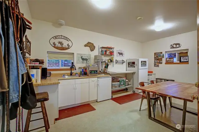 The live-in tack room features a kitchenette and full bath