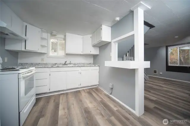 302.5 Kitchen & Entry