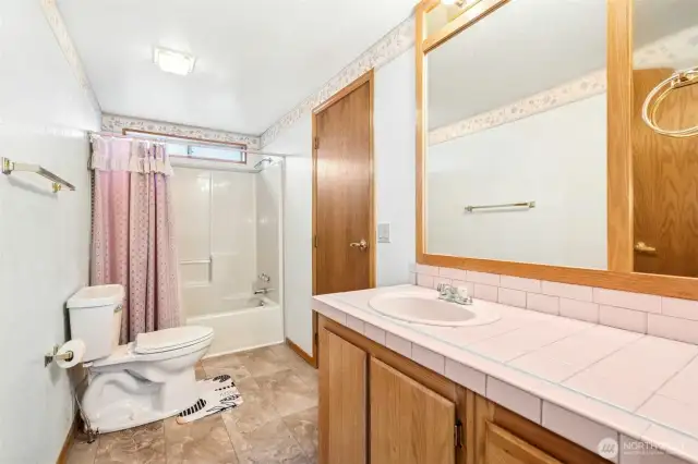 2nd Bathroom