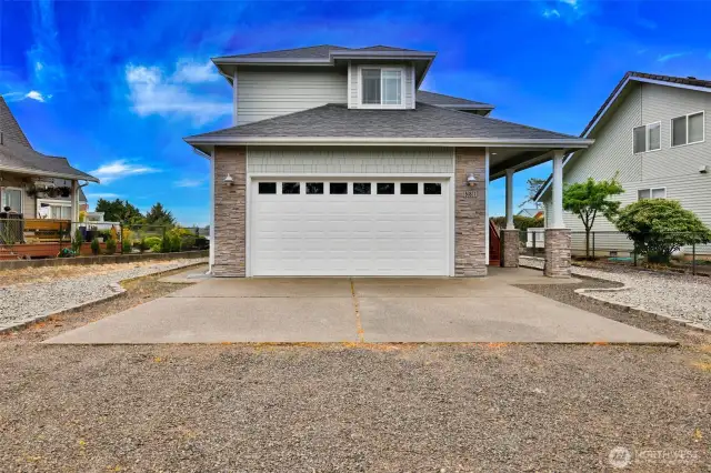 Prime lakeside living on Duck Lake