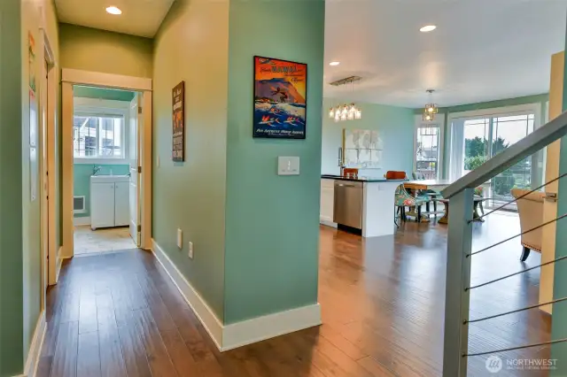 Launtry room with utility sink