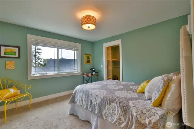 Large bedrooms with walk in closet