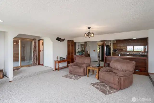 Access to Backyard/Deck
