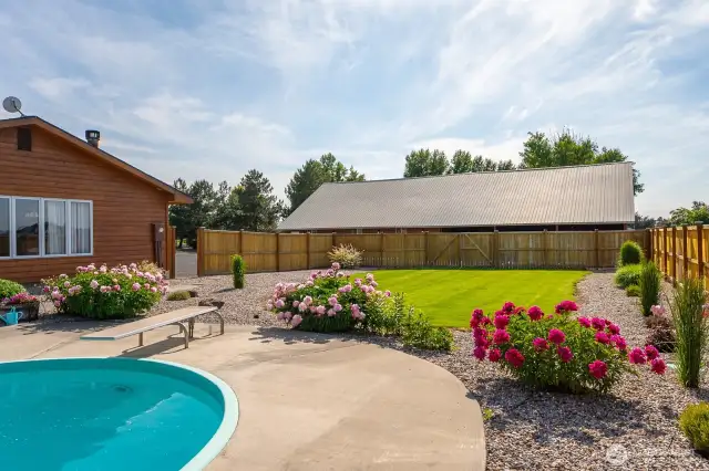 mature landscaping, easy to maintain