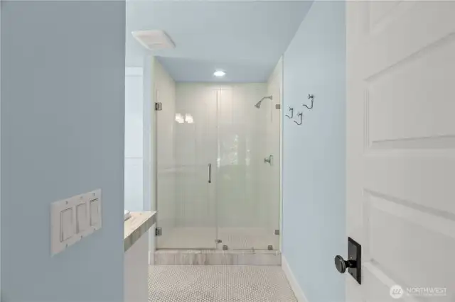 Upper level primary suite 1 bathroom
