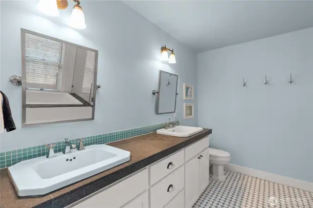 Upper level primary suite 2 bathroom