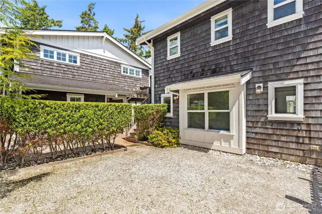 Parking & carriage house