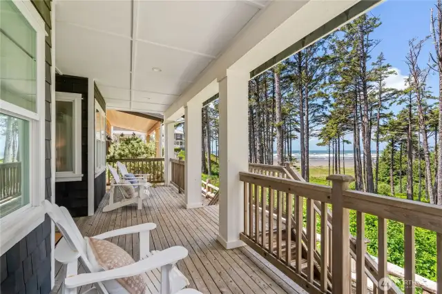 Main level deck overlooking the ocean
