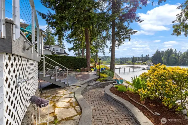 Walkway to front of house