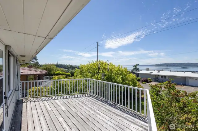 Fantastic Sound & mountain views from your deck
