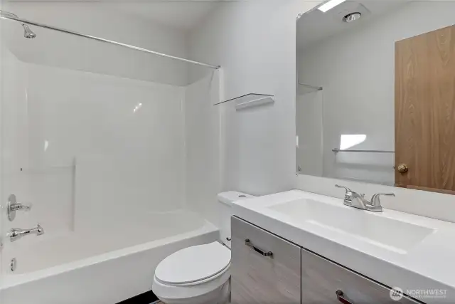 Upstairs Full Bath.