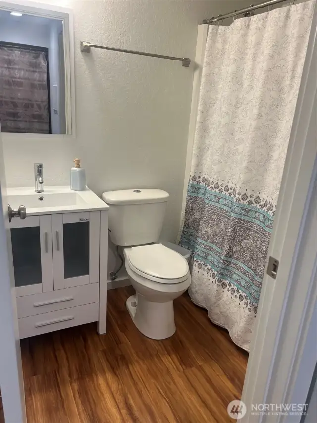 Hallway - Full bathroom