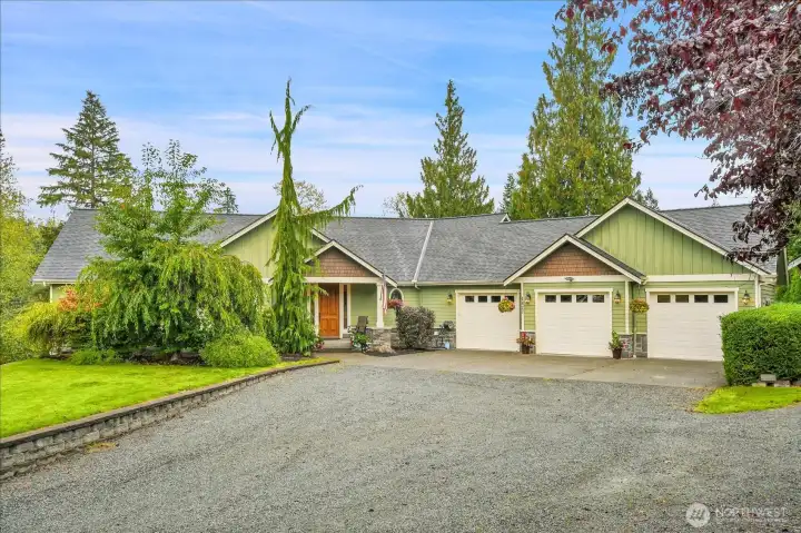 With over 4500 sq.ft, there is room for everyone and everything!