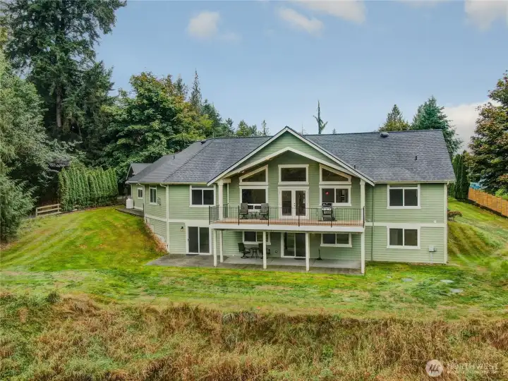 This shows the back of the home with the deck