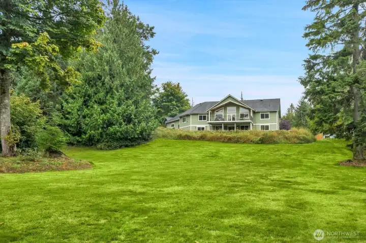 Long rolling lawns.