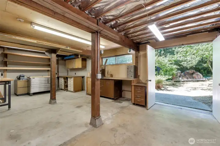 Shop space with access to outside