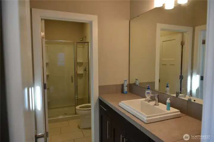 full bathroom (main floor)