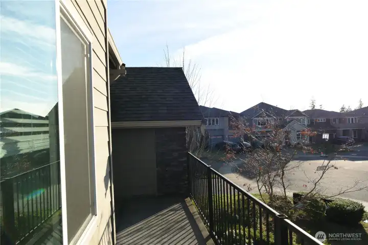 balcony (main floor)