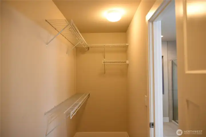 walk-in closet (upper)