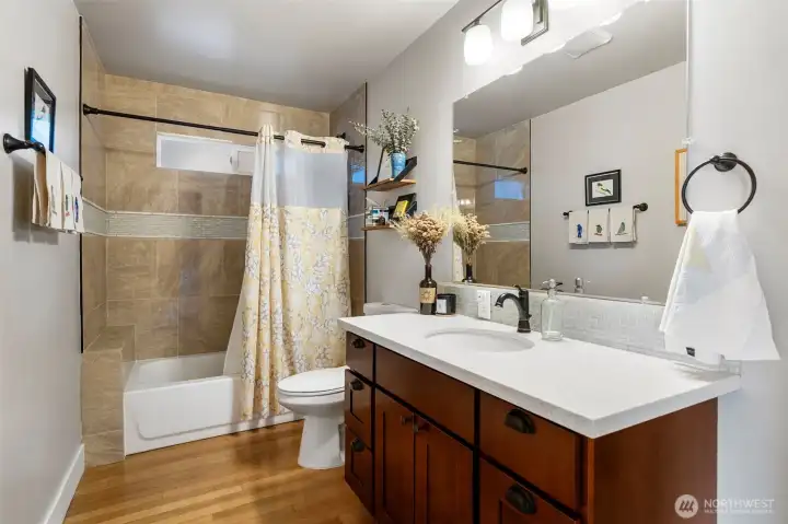 Full bathroom on the main.