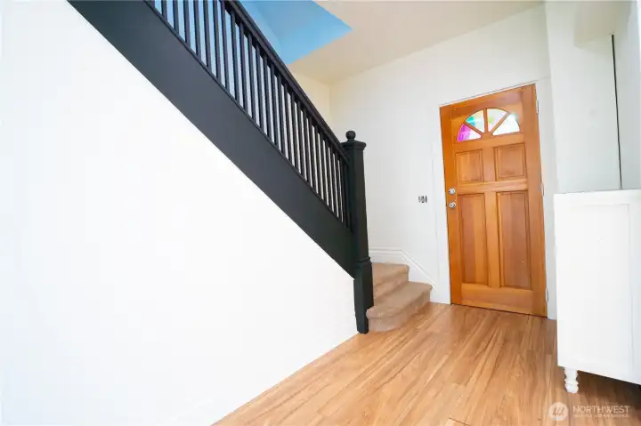 Bright, spacious entryway Bright, spacious entryway