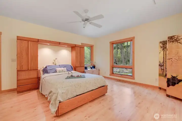 Spacious primary bedroom.