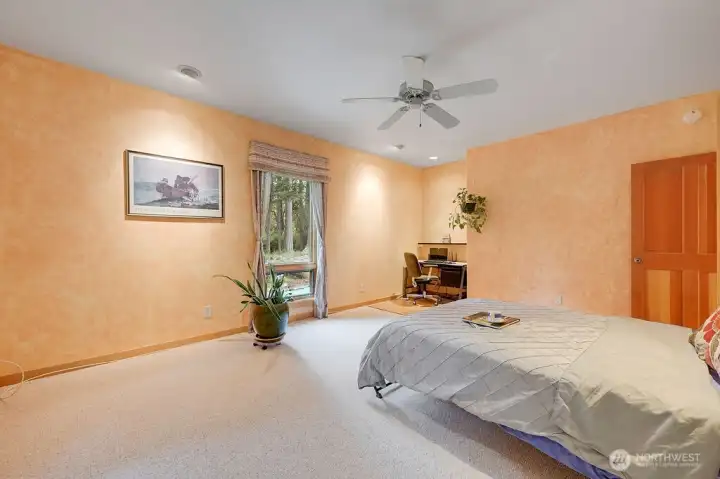 Second bedroom.