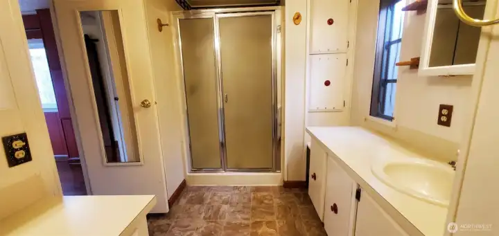 Primary Bedroom ensuite Bath