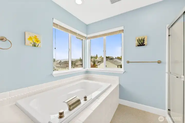 Relax in the large soaking tub ~ Wake up to the Sun Rising