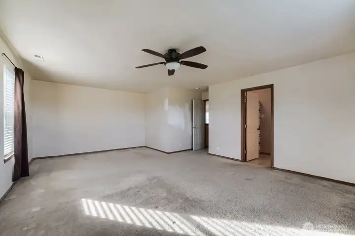 Primary bedroom with full bath & large walk-in closet