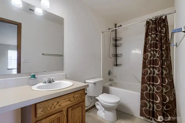 2nd floor full bath