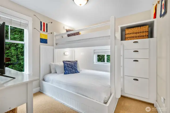 2nd bedroom (sofa in living room is also a sleeper). 2nd bedroom (sofa in living room is also a sleeper).