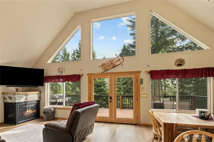 Sunny open floor plan with vaulted ceilings