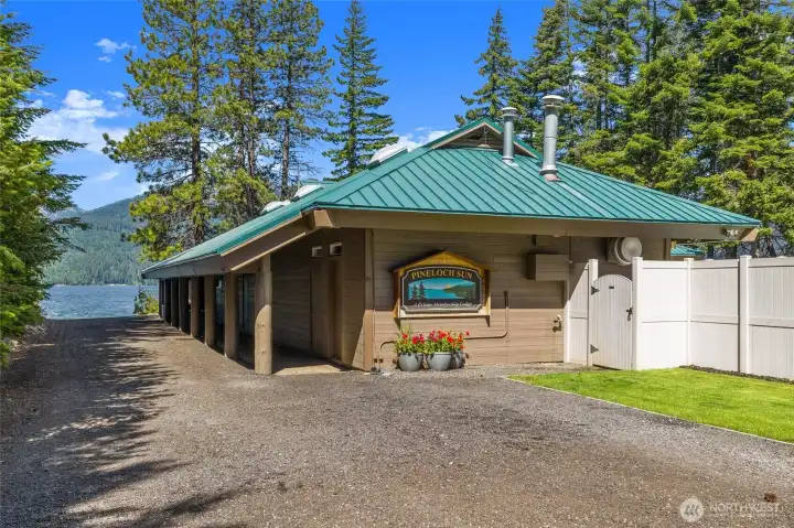 Pineloch Sun Lodge on the Shores of Lake Cle Elum