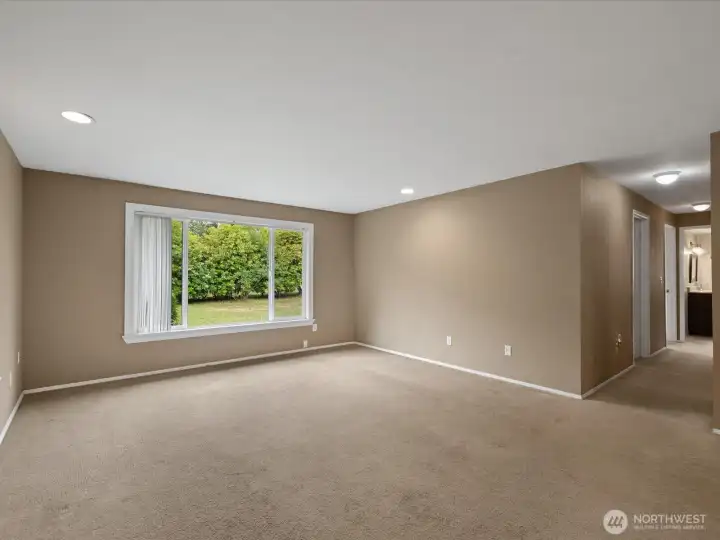 Picture window brings in lots of light! Picture window brings in lots of light!