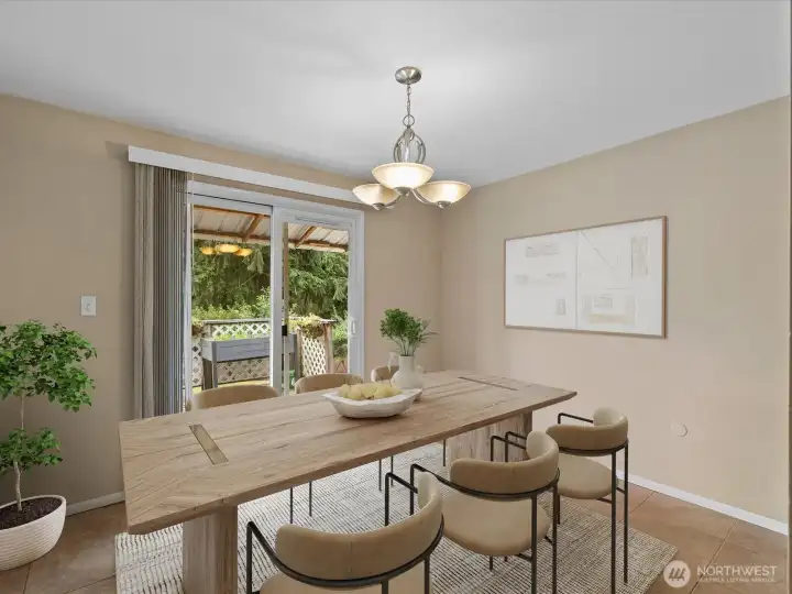 Dining Area (virtually staged) Dining Area (virtually staged)