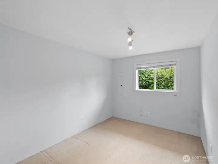 Left - 1st bedroom Left - 1st bedroom