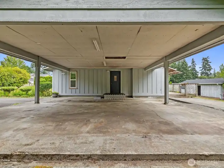 HUGE covered carport! HUGE covered carport!